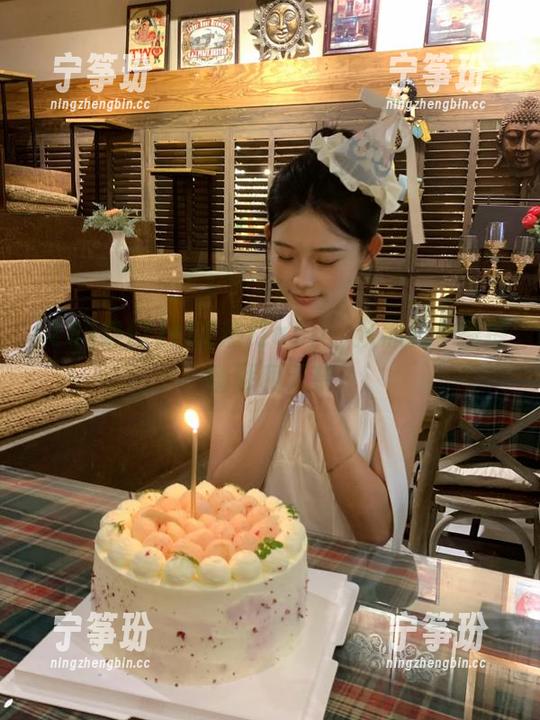 155热门app：从黑料中挖掘幽默和无奈