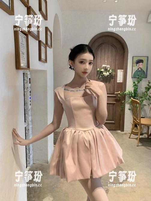 下载www.51.com，发现瓜田里竟藏着前任秘辛，啧，有点意思啊。