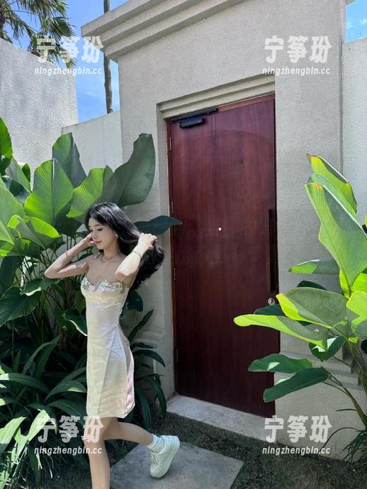 hlw上的视频：当你的宠物开始跟着舞蹈，结果比你更有节奏！