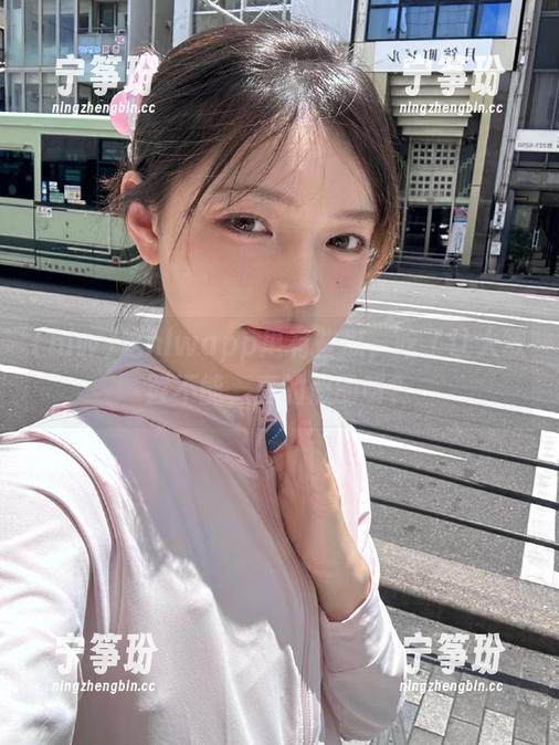 hlw 这hlwapp里有些瓜,吃了让人欲罢不能,真的假的呀?