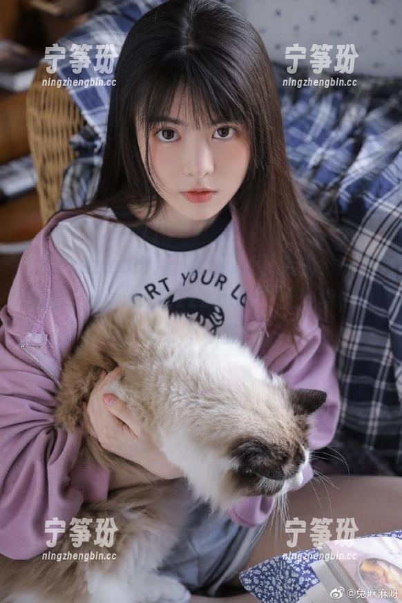 tttzzz.com 日期、网址、人物,一切都在“www.tttzzz.com”上升华,简直妙不可言!