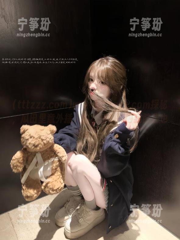 www.tttzzz.com探秘，瓜田里意外插入的线路，搞得我脑袋也跟着晃！