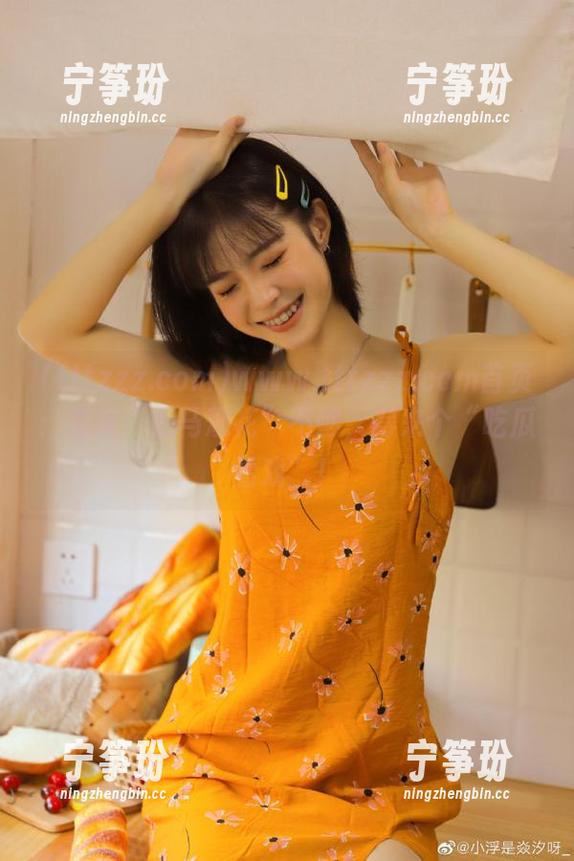 www.tttzzz.com首页：看来“走马观花”不够，得来个“吃瓜看戏”！