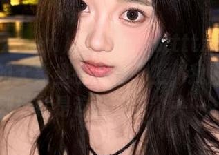 看到www.tttzzz.com视频里的大象坐在小椅子上，我内心的小剧场就是这样开了个头……