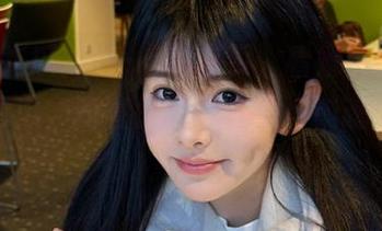 五一吃瓜首页，看娜娜肆无忌惮地切瓜，简直是吃瓜界的“销魂”大赛！