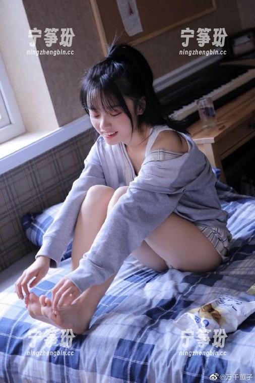 在线吃瓜网，网址里的瓜快到我碗里来，别让我等太久哦！