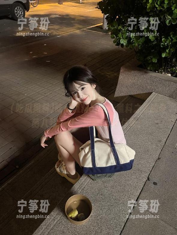 吃瓜黑料app：黑料之外的奇葩八卦，但一定要hold住啊！