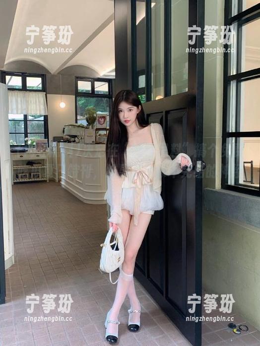 决定在“网红黑料”搞个免费吃瓜夏日特刊，结果是个永不完结的神经病！