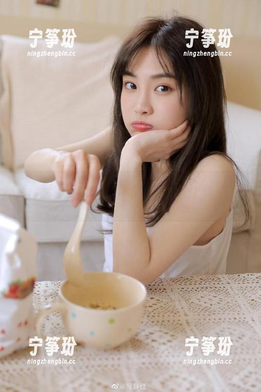 我就问在线的：黑料不打烊，下载这个能否做成新年贺卡？