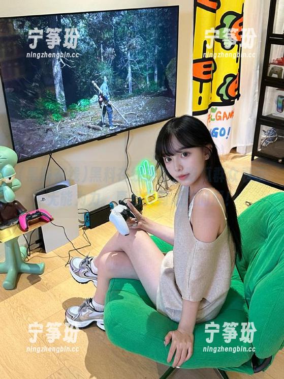 黑料在线更新，吃瓜群众表示无能为力，真想夹到心里的瓜！