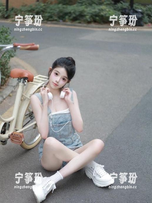 每次“万里长征篇黑料正能量”发布，我心里都在默念：这圈子真奇妙啊。