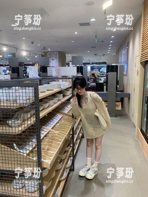 黑料社区 一路透明的黑料社区,走在回家的路上,我的脑袋炸了